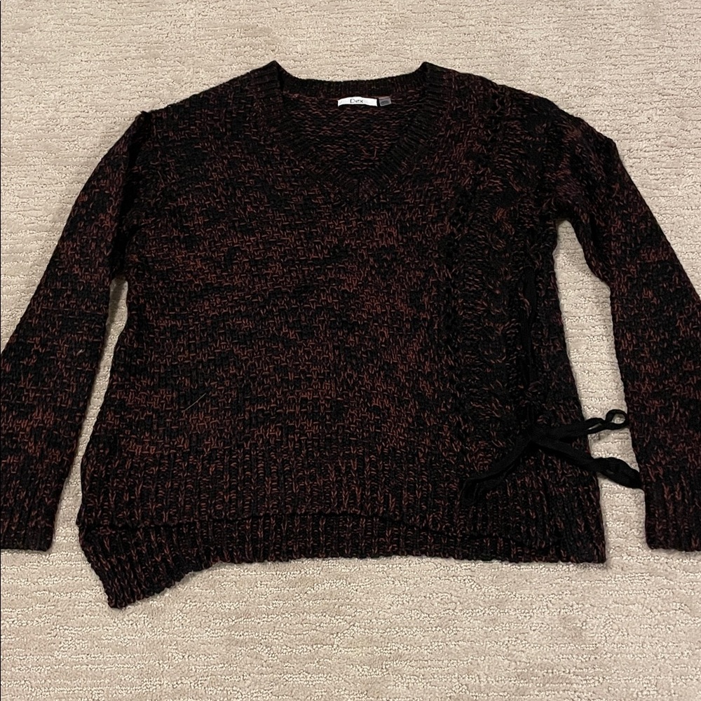 Dex Women's Black and Burgundy V-Neck Sweater